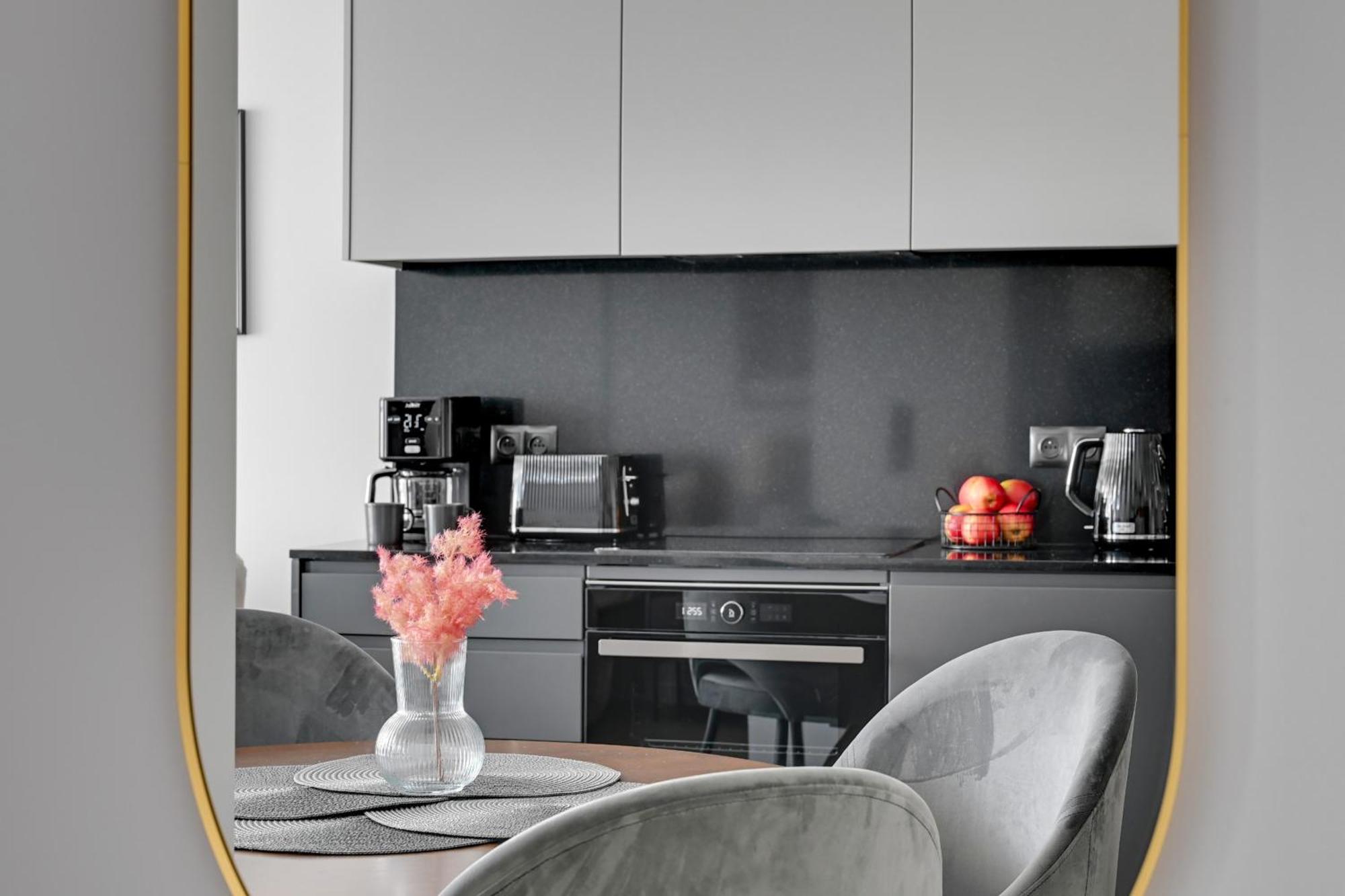 Scala 60K City Center Apartments With Parking By Lion Apartments 格但斯克 外观 照片